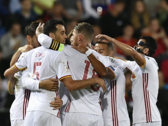 Unbezwingbar: Spanien erzielt acht Tore Unbezwingbar: Spanien erzielt acht Tore