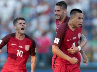 US-Stürmer Bobby Wood (r) lässt sich nach seinem Treffer feiern. Foto: John Dorton US-Stürmer Bobby Wood (r) lässt sich nach seinem Treffer feiern. Foto: John Dorton