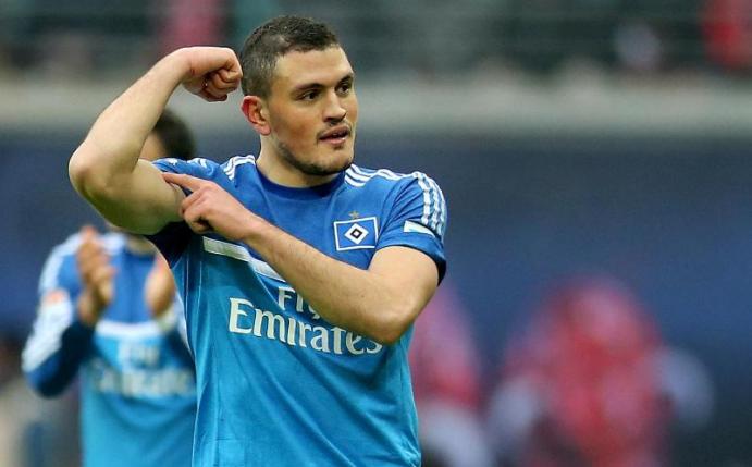 Stand wegen seiner Schwalbe im Spiel gegen Köln in der Kritik: HSV-Profi Kyriakos Papadopoulos. Foto: Jan Woitas