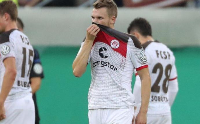 Fehlt dem FC St. Pauli längere Zeit: Mittelfeldspieler Christopher Buchtmann. Foto: Friso Gentsch.
