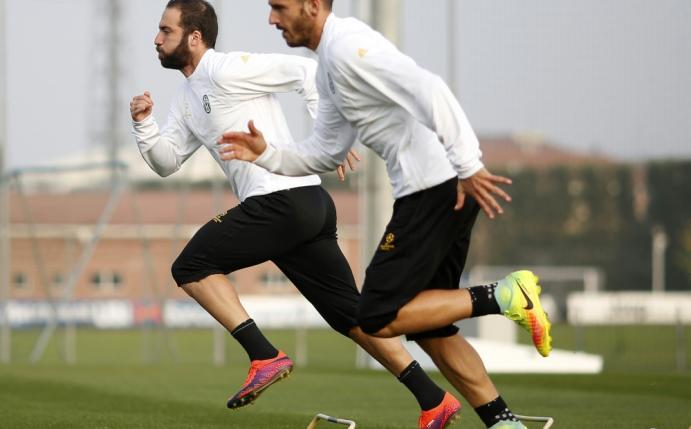 Higuain (l.) und Bonucci (r.) noch gemeinsam bei Juve