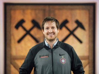 Hannes Drews ist der neue Trainer des FC Erzgebirge Aue. Foto: Oliver Killig Hannes Drews ist der neue Trainer des FC Erzgebirge Aue. Foto: Oliver Killig