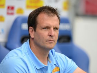 Mirko Dickhaut und sein Team feiern ersten Punktgewinn Mirko Dickhaut und sein Team feiern ersten Punktgewinn