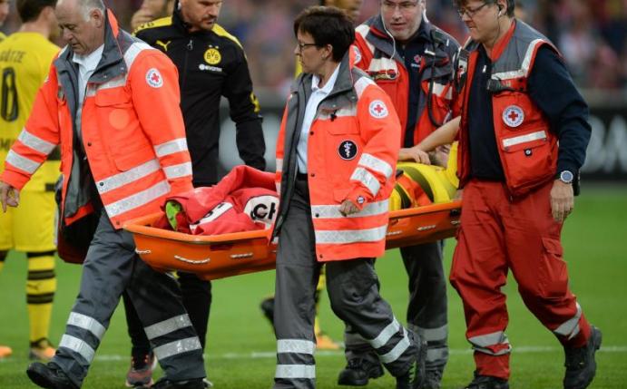 Für Marcel Schmelzer endete das Comeback nach wochenlanger Pause wegen einer neuen Verletzung frühzeitig. Foto: Patrick Seeger