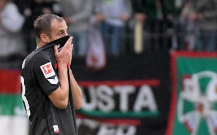 Der Kölner Matthias Lehmann kann die klar Niederlage in Augsburg nicht fassen. Foto: Stefan Puchner