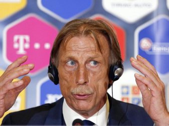 Steht kurz vor dem Aus als rumänischer Nationaltrainer: Christoph Daum. Foto: Robert Ghement Steht kurz vor dem Aus als rumänischer Nationaltrainer: Christoph Daum. Foto: Robert Ghement