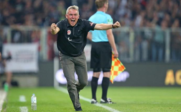 Grund zum Jubeln: Janßen gewinnt mit St. Pauli