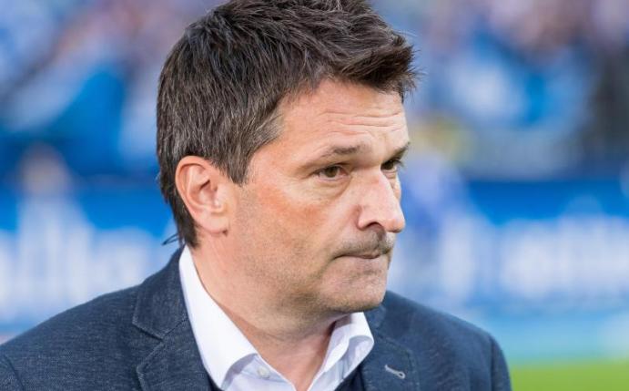 Schalke-Manager Christian Heidel tun die «Plakate weh». Foto: Guido Kirchner