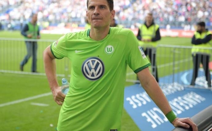 Könnte den VfL Wolfsburg im Sommer 2018 verlassen: Nationalspieler Mario Gomez. Foto: Axel Heimken
