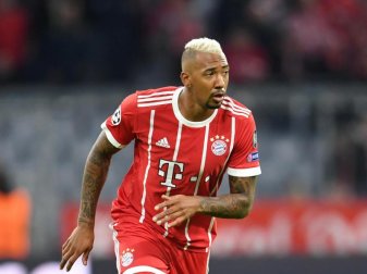 Stand nach langer Zeit wieder für den FC Bayern auf dem Platz: Weltmeister Jérôme Boateng. Foto: Tobias Hase Stand nach langer Zeit wieder für den FC Bayern auf dem Platz: Weltmeister Jérôme Boateng. Foto: Tobias Hase
