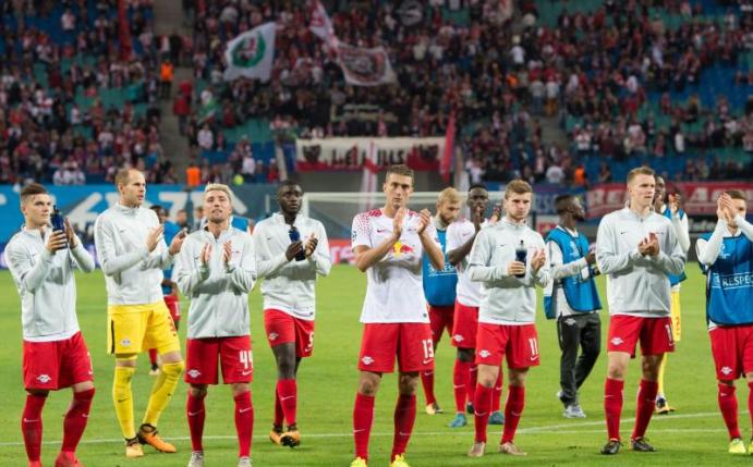 Die Leipziger Spieler schwankten nach dem 1:1 zwischen Stolz und Enttäuschung. Foto: Sebastian Kahnert