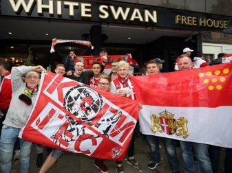 Zahlreiche Fans ohne Karten haben den 1. FC Köln nach London begleitet. Foto: Nick Potts