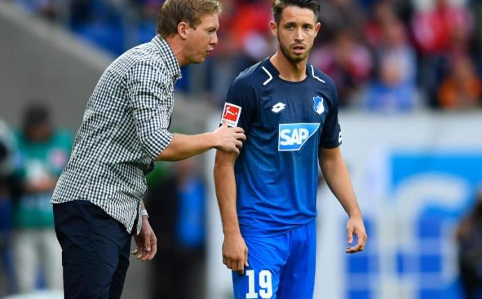 Hoffenheim-Trainer Julian Nagelsmann (l) kann wieder auf Mark Uth setzen. Foto: Uwe Anspach