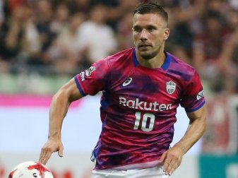 Lukas Podolski siegt mit 2:0 in der japanischen Liga Lukas Podolski siegt mit 2:0 in der japanischen Liga
