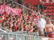 Schanzer Fans feiern den 4:0-Sieg über St. Pauli