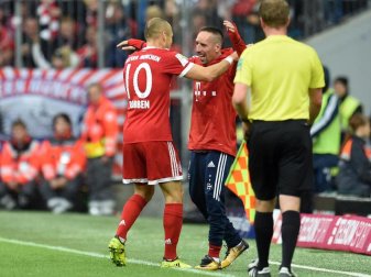 Arjen Robben rannte nach seinem Treffer zum 2:0 zu Teamkollege Franck Ribéry. Foto: Andreas Gebert