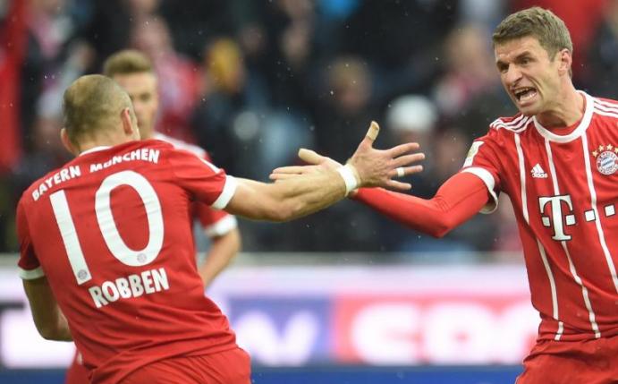 Arjen Robben freute sich über die Aufstellung von Thomas Müller. Foto: Andreas Gebert