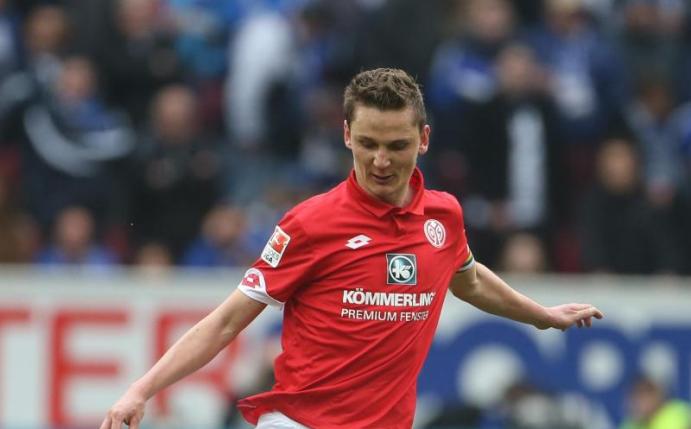Der Mainzer Verteidiger Niko Bungert hat sich im Training einen Muskelfaserriss zugezogen. Foto: Thomas Frey