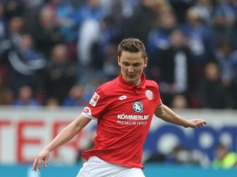 Der Mainzer Verteidiger Niko Bungert hat sich im Training einen Muskelfaserriss zugezogen. Foto: Thomas Frey Der Mainzer Verteidiger Niko Bungert hat sich im Training einen Muskelfaserriss zugezogen. Foto: Thomas Frey