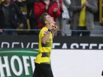 Maximilian Philipp bejubelt sein 1:0 gegen Köln. Mit einem 5:0-Sieg verschärft Dortmund die Kölner Ergebniskrise. Foto: Ina Fassbender Maximilian Philipp bejubelt sein 1:0 gegen Köln. Mit einem 5:0-Sieg verschärft Dortmund die Kölner Ergebniskrise. Foto: Ina Fassbender
