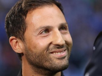 Schalke-Trainer Domenico Tedesco hofft auf einen Sahnetag gegen Bayern München. Foto: Ina Fassbender Schalke-Trainer Domenico Tedesco hofft auf einen Sahnetag gegen Bayern München. Foto: Ina Fassbender