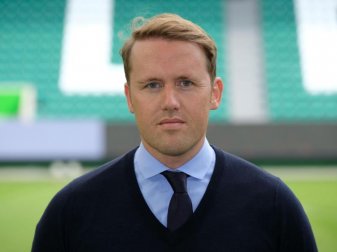 Steht nach dem neuerlichen Trainerwechsel unter Druck: Wolfsburg Sportdirektor Olaf Rebbe. Foto: Peter Steffen Steht nach dem neuerlichen Trainerwechsel unter Druck: Wolfsburg Sportdirektor Olaf Rebbe. Foto: Peter Steffen