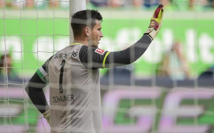 Droht gegen den SC Freiburg auszufallen: 96-Keeper Philipp Tschauner. Foto: Silas Stein