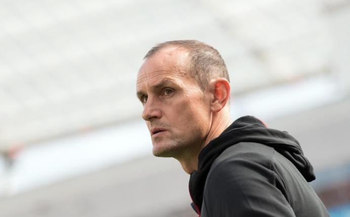 Angfressen: Bayer-Coach Heiko Herrlich. Foto: Federico Gambarini