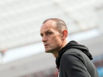 Angfressen: Bayer-Coach Heiko Herrlich. Foto: Federico Gambarini Angfressen: Bayer-Coach Heiko Herrlich. Foto: Federico Gambarini