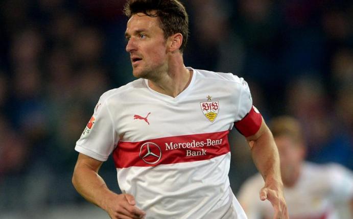 Christian Gentner ist nach seinen schweren Gesichtsverletzungen operiert worden. Foto: Peter Steffen
