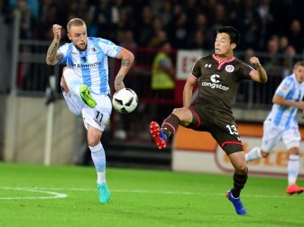 Daniel Adlung (l.) wechselt zu Adelaide United Daniel Adlung (l.) wechselt zu Adelaide United