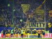 Die BVB-Spieler feiern den 3:0-Sieg beim HSV mit den Fans. Foto: Christian Charisius