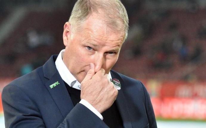 Augsburgs Sportdirektor Stefan Reuter wirft dem Trainer von RB Leipzig Doppelmoral vor. Foto: Stefan Puchner