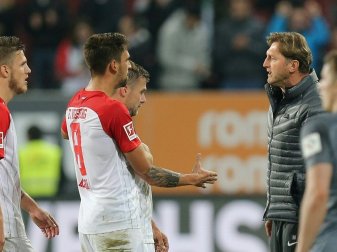 Hasenhüttl (r.) diskutierte nach dem Spiel mit Baier Hasenhüttl (r.) diskutierte nach dem Spiel mit Baier