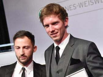 Musterschüler: Schalkes Domenico Tedesco (l) und 1899-Coach Julian Nagelsmann. Foto: Arne Dedert Musterschüler: Schalkes Domenico Tedesco (l) und 1899-Coach Julian Nagelsmann. Foto: Arne Dedert