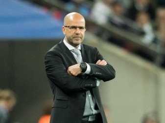 Dortmunds Trainer Peter Bosz will mit dem BVB die Tabellenführung gegen Gladbach behaupten. Foto: Bernd Thissen Dortmunds Trainer Peter Bosz will mit dem BVB die Tabellenführung gegen Gladbach behaupten. Foto: Bernd Thissen