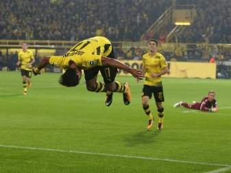 Aubameyang jubelt nach seinem dritten Treffer Aubameyang jubelt nach seinem dritten Treffer