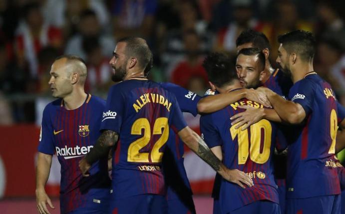Die Spieler des FC Barcelona bejubeln den sechsten Sieg im sechsten Spiel. Barcelona gewann mit 3:0 beim FC Girona. Foto: Manu Fernandez