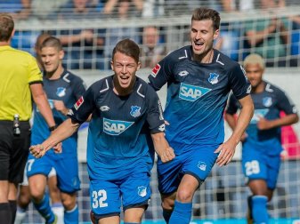 Hoffenheims Dennis Geiger (M) bejubelt seinen Treffer zum 1:0 beim Sieg gegen Schalke 04. Foto: Daniel Maurer Hoffenheims Dennis Geiger (M) bejubelt seinen Treffer zum 1:0 beim Sieg gegen Schalke 04. Foto: Daniel Maurer