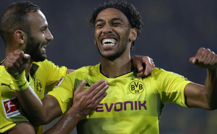 Aubameyang (r.) erzielte gegen Gladbach wieder drei Tore