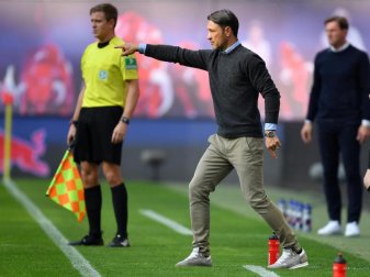 Im Gegensatz zu seinem Team auf dem Spielfeld war Eintracht Frankfurts Trainer Niko Kovac in der ersten Halbzeit an der Seitenlinie sehr präsent. Foto: Hendrik Schmidt Im Gegensatz zu seinem Team auf dem Spielfeld war Eintracht Frankfurts Trainer Niko Kovac in der ersten Halbzeit an der Seitenlinie sehr präsent. Foto: Hendrik Schmidt