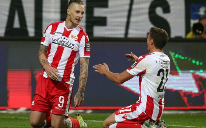 Sebastian Polter (l.) traf gegen den FCK dreifach