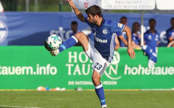 Muss erneut lange aussetzen: Schalkes Coke. Foto: Tim Rehbein