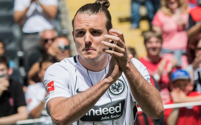 Alex Meier musste erneut operiert werden. Foto: Andreas Arnold