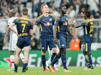 Die Leipziger Marcel Sabitzer, Marcel Halstenberg, Dayot Upamecano und Bruma (l-r) sind nach dem 0:2 enttäuscht. Foto: Jan Woitas Die Leipziger Marcel Sabitzer, Marcel Halstenberg, Dayot Upamecano und Bruma (l-r) sind nach dem 0:2 enttäuscht. Foto: Jan Woitas