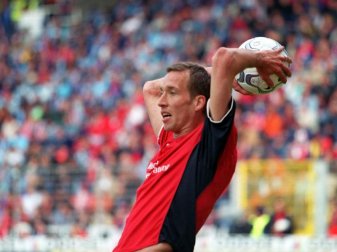 Jeff Strasser im FCK-Trikot im Mai des Jahres 2000. Foto: Uli Deck Jeff Strasser im FCK-Trikot im Mai des Jahres 2000. Foto: Uli Deck
