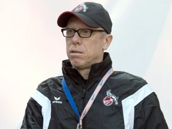 Trainer Peter Stöger ist mit dem FC Köln gegen Roter Stern Belgrad doppelt gefordert. Foto: Federico Gambarini Trainer Peter Stöger ist mit dem FC Köln gegen Roter Stern Belgrad doppelt gefordert. Foto: Federico Gambarini