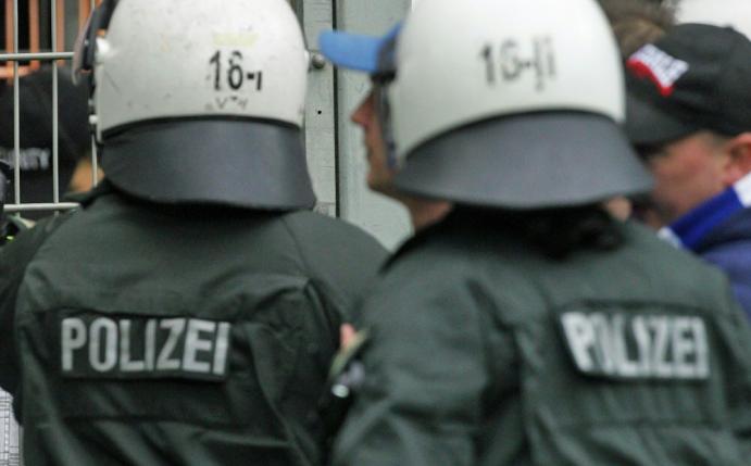 Circa 2300 Polizisten sind rund um das Spiel im Einsatz