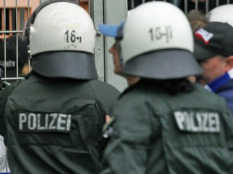 Circa 2300 Polizisten sind rund um das Spiel im Einsatz Circa 2300 Polizisten sind rund um das Spiel im Einsatz