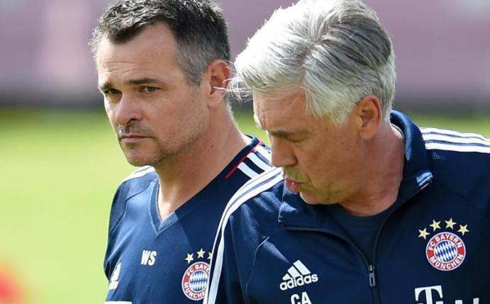 Willy Sagnol (l) übernimmt interimsmäßig das Traineramt beim FC Bayern von Carlo Ancelotti. Foto: Andreas Gebert
